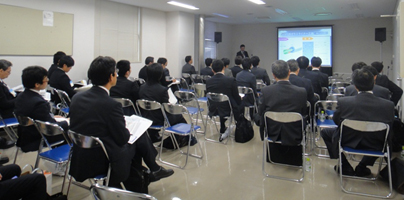 製品技術説明会にて「伏び維持管理トータルサービス(fcr工法)等の防災関連技術」の発表 FCR工法協会 事務局長 渋谷 弘